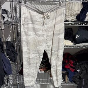American Eagle Outfitters Gray Camo short Joggers